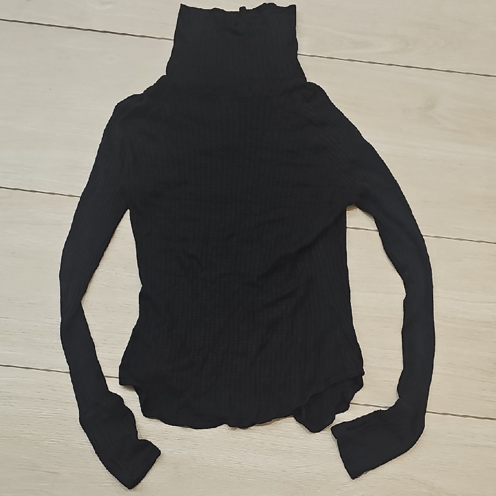 Chaser Black Waffle Top